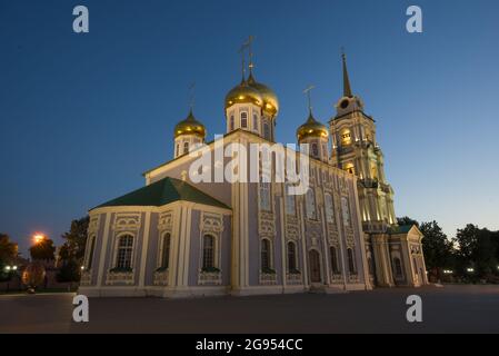 Cattedrale dell'Assunzione della Beata Vergine Maria nel Cremlino di Tula in una notte di luglio. Russia Foto Stock