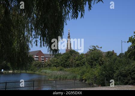 Copenhagen, Danimarca.24 Luglio 2021, Vista della salvezza mary chrch vors fresles herre kirke dal lago di Copenhagen Denmakr. (Foto..Francis Joseph Dea Foto Stock