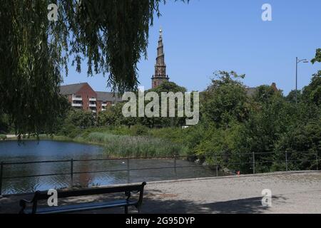 Copenhagen, Danimarca.24 Luglio 2021, Vista della salvezza mary chrch vors fresles herre kirke dal lago di Copenhagen Denmakr. (Foto..Francis Joseph Dea Foto Stock