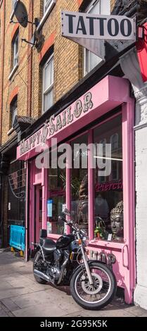 Una scena di strada a Shoreditch, Londra Est, Regno Unito Foto Stock