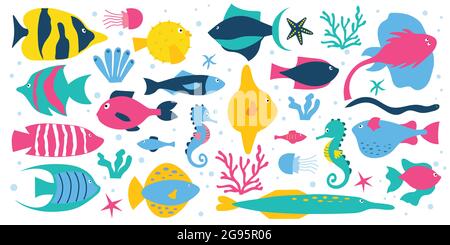 Set di pesci di mare, coralli e alghe. Sfondo bianco isolato. Impostare da un'illustrazione piatta. Vettore. Foto Stock