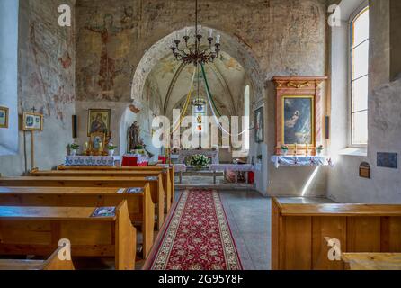 Strzelniki Gotico medievale piccola chiesa di villaggio bassa Slesia Polonia con affreschi 14 ° secolo Biblia pauperum Foto Stock