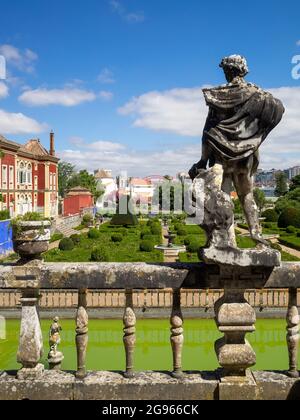 Vista dei giardini del Palazzo di Fronteira dal balcone del Palazzo dei Re, Lisbona Foto Stock
