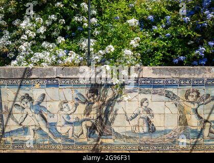 Le piastrelle del giardino del Palazzo di Fronteira con un'allegoria al segno zodiacale Virgo Foto Stock