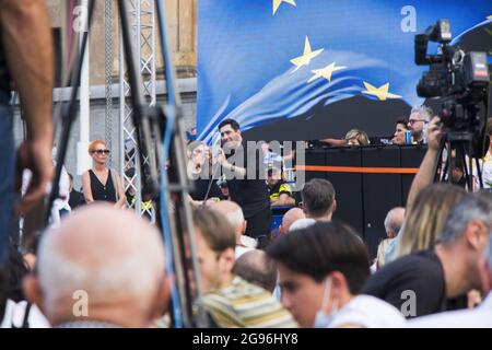 TBILISI, GEORGIA - 14 luglio 2021: Una manifestazione in omaggio ad un giornalista picchiato durante l'evento Tbilisi Pride Foto Stock