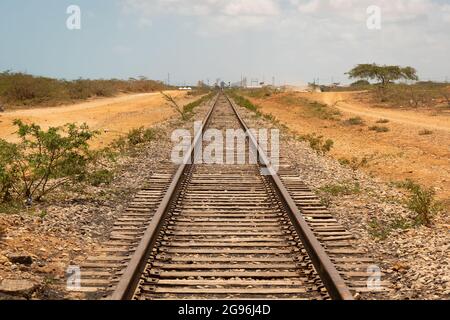 Ferrovia vuota del carbone che carica treno della più grande miniera aperta di pit sul pianeta nel El Cerrejón, la Guajira, Colombia Foto Stock