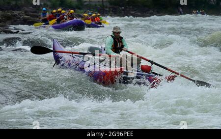 Rafting sul fiume Ocoee nella Cherokee National Forest Ducktown, Tennessee Foto Stock