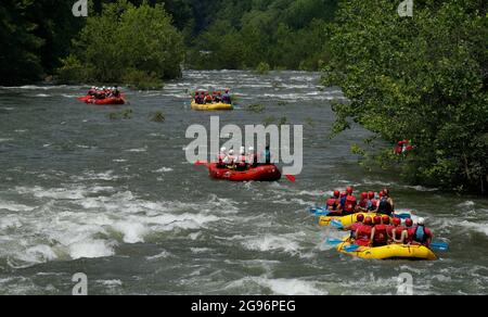 Rafting sul fiume Ocoee nella Cherokee National Forest Ducktown, Tennessee Foto Stock