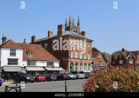 Negozi di High Street, Tenterden, Kent, Inghilterra, Gran Bretagna, Regno Unito, Europa Foto Stock