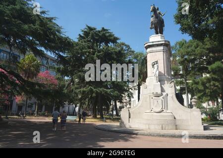 Piazza Zabala, vista del monumento, situato a Ciudad Vieja. Montevideo, Uruguay Foto Stock