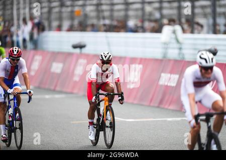 Shizuoka, Giappone. 24 luglio 2021. Yukiya Arashiro (JPN) Ciclismo : la corsa della strada degli uomini durante i Giochi Olimpici di Tokyo 2020 al circuito Internazionale di Fuji a Shizuoka, Giappone . Credit: Shutaro Mochizuki/AFLO/Alamy Live News Foto Stock