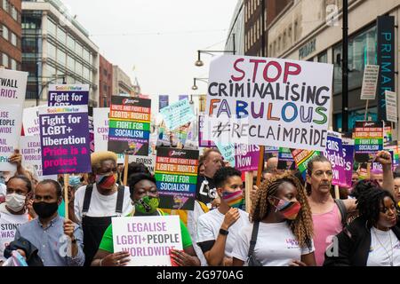 LONDRA, INGHILTERRA, LUGLIO 24 2021 rivendica la protesta di Pride nel centro di Londra Credit: Lucy North/Alamy Live News Foto Stock