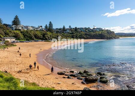 Warriewood Beach Sydney, il cielo blu inverno giorno in Warriewood, NSW, Australia una delle spiagge del nord di Sydney Foto Stock