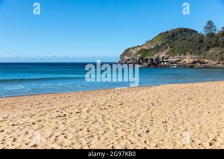 Warriewood Beach Sydney, il cielo blu inverno giorno in Warriewood, NSW, Australia una delle spiagge del nord di Sydney Foto Stock