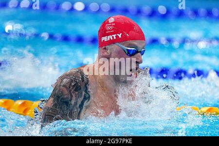 Adam della Gran Bretagna si è arenato in azione durante la seconda semifinale maschile a 100 m al Tokyo Aquatics Center il secondo giorno dei Giochi Olimpici di Tokyo 2020 in Giappone. Data immagine: Domenica 25 luglio 2021. Foto Stock