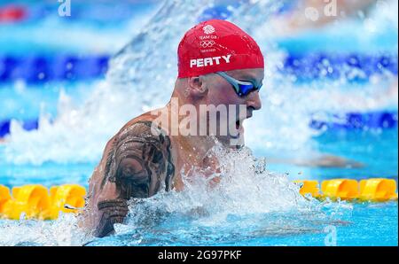 Adam della Gran Bretagna si è arenato in azione durante la seconda semifinale maschile a 100 m al Tokyo Aquatics Center il secondo giorno dei Giochi Olimpici di Tokyo 2020 in Giappone. Data immagine: Domenica 25 luglio 2021. Foto Stock