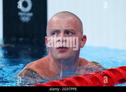 Adam peaty della Gran Bretagna dopo la seconda semifinale degli uomini a 100 m al Tokyo Aquatics Center il secondo giorno dei Giochi Olimpici di Tokyo 2020 in Giappone. Data immagine: Domenica 25 luglio 2021. Foto Stock