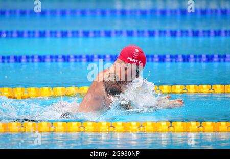 Adam della Gran Bretagna si è arenato in azione durante la seconda semifinale maschile a 100 m al Tokyo Aquatics Center il secondo giorno dei Giochi Olimpici di Tokyo 2020 in Giappone. Data immagine: Domenica 25 luglio 2021. Foto Stock