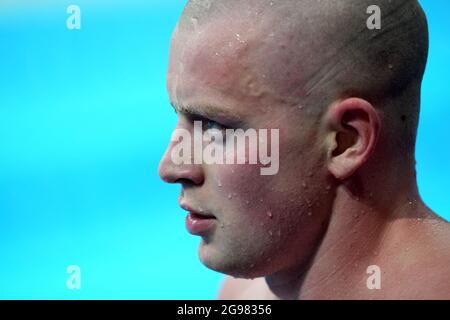 Adam Peaty della Gran Bretagna dopo aver vinto la seconda semifinale maschile a 100 m al Tokyo Aquatics Center il secondo giorno dei Giochi Olimpici di Tokyo 2020 in Giappone. Data immagine: Domenica 25 luglio 2021. Foto Stock