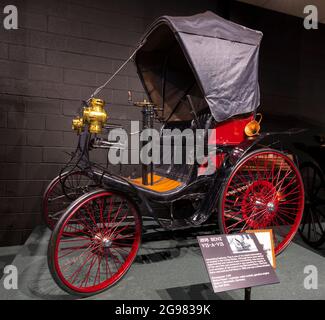 Benz Vis-à-Vis 1898 presso il museo delle automobili e delle carrozze Caravan, Luray, Virginia, Stati Uniti Foto Stock