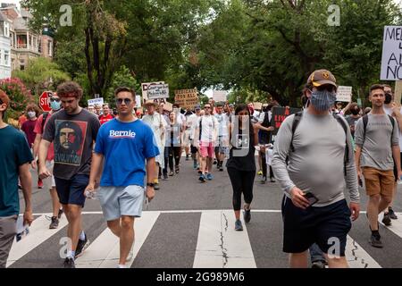 Washington, DC, USA, 24 luglio 2021. Nella foto: Diverse centinaia di persone partecipano alla marcia DC per Medicare per tutti su Capitol Hill. la marcia fa parte di una domanda nazionale di assistenza sanitaria universale, con eventi in 56 città. Credit: Alison Bailey / Alamy Live News Foto Stock