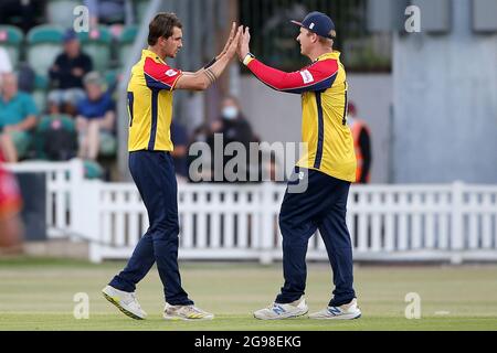 Jack Plom of Essex celebra la presa del wicket di Lewis Gregory durante Somerset vs Essex Eagles, Vitality Blast T20 Cricket presso la Cooper Associates Foto Stock