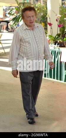 MIAMI BEACH, Florida - 06 FEBBRAIO Jackie Mason (2011 Miami Beach, 9 giugno 1936) è una . People: Jackie Mason Credit: Storms Media Group/Alamy Live News Foto Stock