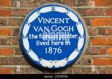Targa blu dedicata a Vincent Van Gogh che visse in questa casa su Twickenham Road, Isleworth, Middlesex, West London, nel 1876. (127) Foto Stock