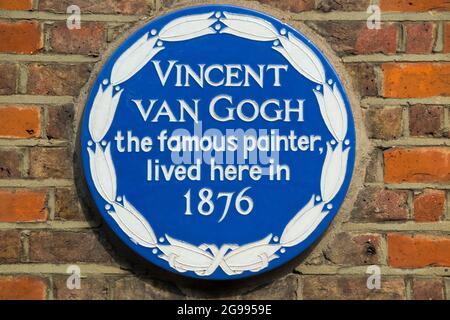 Targa blu dedicata a Vincent Van Gogh che visse in questa casa su Twickenham Road, Isleworth, Middlesex, West London, nel 1876. (127) Foto Stock