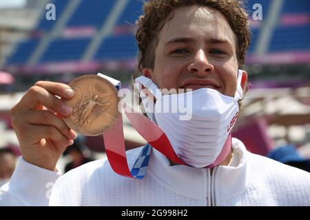 25 luglio 2021, Koto, Tokyo, Giappone: Medaglia di bronzo Jagger EATON degli Stati Uniti durante la cerimonia di vittoria della strada di skateboarding maschile al parco sportivo urbano Ariake il 25 luglio 2021 a Tokyo, Giappone (immagine di credito: © Mickael Chavet via ZUMA Press Wire) Foto Stock