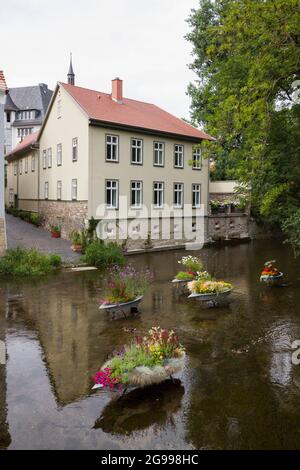 Casa sul fiume Gera a Erfurt, Germania Foto Stock