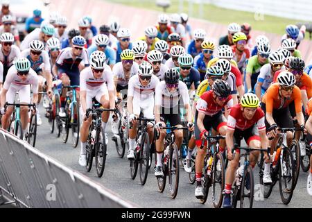 Tokyo, Giappone. 24 luglio 2021. Il campo dei piloti in azione, ciclismo, gare di strada degli uomini, gara di strada degli uomini, Ciclismo uomini strada al Fuji Speedway SHIZUOKA 07/24/2021 Olimpiadi estive 2020, dal 07/23 al 2021. - 08.08.2021 a Tokyo/Giappone. Credit: dpa/Alamy Live News Foto Stock