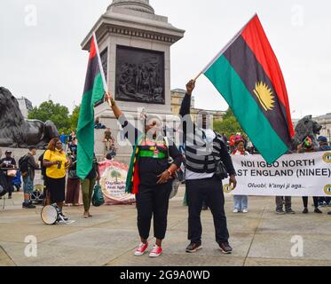 Londra, Regno Unito. 24 luglio 2021. I manifestanti si sono riuniti in Piazza Trafalgar per protestare contro la violenza nella Nigeria orientale e per sostenere Biafra e Nnamdi Kanu. Foto Stock