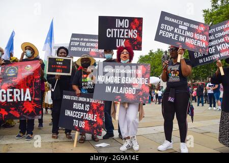 Londra, Regno Unito. 24 luglio 2021. I manifestanti si sono riuniti in Piazza Trafalgar per protestare contro la violenza nella Nigeria orientale e per sostenere Biafra e Nnamdi Kanu. Foto Stock