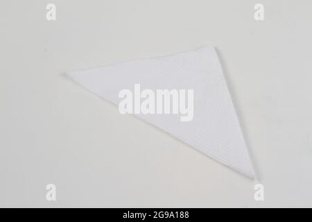 Carta tissue su sfondo bianco. Tovagliolo di carta. Foto Stock