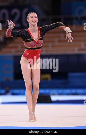 Ginnastica artistica belga Nina Derwael ha raffigurato in azione durante il concorso femminile alle qualifiche della gara di ginnastica artistica Foto Stock