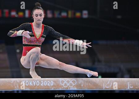 Ginnastica artistica belga Nina Derwael ha raffigurato in azione durante la gara di equilibratura femminile alle qualifiche della ginnastica artistica Foto Stock