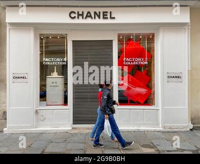 NEGOZIO DI COLLEZIONE CHANEL A PARIGI Foto Stock