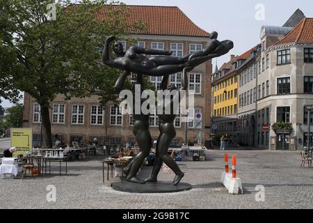 Copenhagen, Danimarca., 25 luglio 2021, Vista della zona più famosa della capitale Gammel Strand Canal e più famoisu staue hsve sono stati spostati da un Copenhage Foto Stock