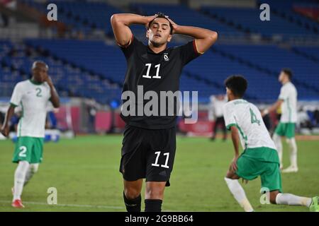 Nadiem AMIRI (GER), delusione, frustrato, deluso, frustrato, espulso dopo aver assegnato la possibilità di obiettivo, azione. Arabia Saudita (KSA) - Germania (GER), calcio, Internazionale Stradium Yokohama il 25 luglio 2021, Giochi Olimpici estivi 2020, dal 23 luglio. - 08.08.2021 a Tokyo/Giappone. Foto Stock