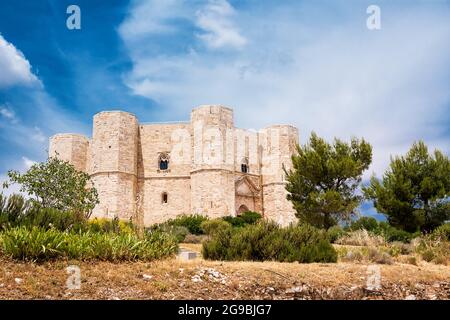 Andria, Italia - 18 giugno 2021: Castel del Monte di Federico II di Svevia in Puglia senza nessuno Foto Stock