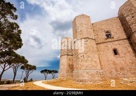 Andria, Italia - 18 giugno 2021: Dettaglio di Castel del Monte di Federico II di Svevia in Puglia senza nessuno Foto Stock