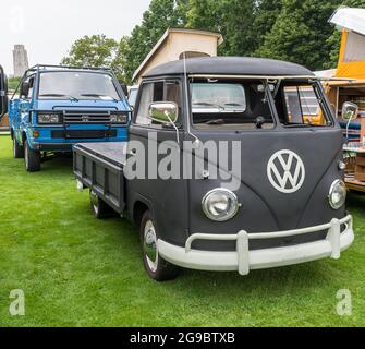 Un autobus con cabina singola VW 1961 in esposizione al Gran Premio d'epoca di Pittsburgh e alla fiera automobilistica di Pittsburgh, Pennsylvania, USA Foto Stock