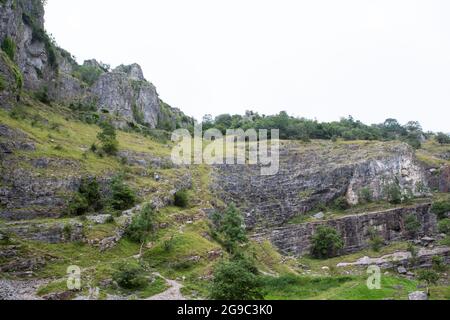 Cheddar Gorge vista panoramica delle rocce Foto Stock