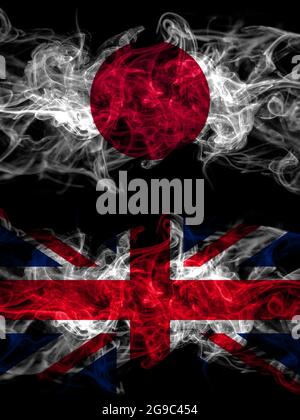 Bandiere di fumo di Giappone, Giappone e Regno Unito, Gran Bretagna, Regno Unito Foto Stock