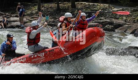 Rafting sul fiume Ocoee nella Cherokee National Forest Ducktown, Tennessee Foto Stock