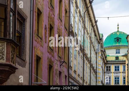 Tipica architettura tirolese a Innsbruck, Austria Foto Stock