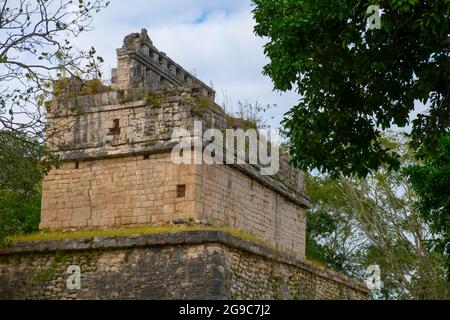 Casa Colorada (Casa Rossa) Chichen Itza sito archeologico a Yucatan, Messico. Chichen Itza è un sito patrimonio dell'umanità dell'UNESCO. Foto Stock