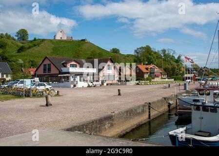 Porto von Venn con case e la chiesa di Ibbs sul Kirkebacken sullo sfondo Foto Stock