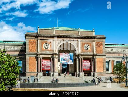 façade della Galleria Nazionale di Danimarca (Museo Statens per Kunst), che espone collezioni di dipinti e sculture risalenti al XIV secolo. Foto Stock